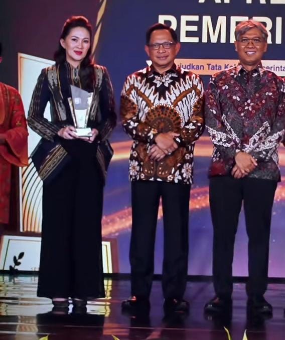 Gubernur Maluku Utara, Sherly Tjoanda, Menerima Beberapa Penghargaan bergengsi atas komitmennya Dalam Membangun daerah