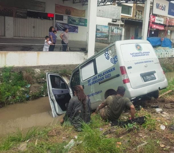 Mobil SPPG Tabrak Pengendara Motor di Sepatan, 2 Korban Luka-Luka