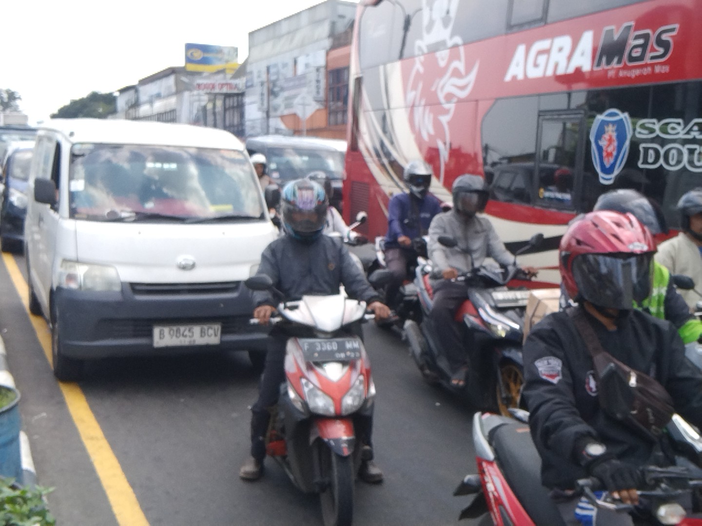 Arus Mudik Idhul Fitri 1447 H Mulai Padat, Jalan Raya Bogor di Cibinong Macet Parah