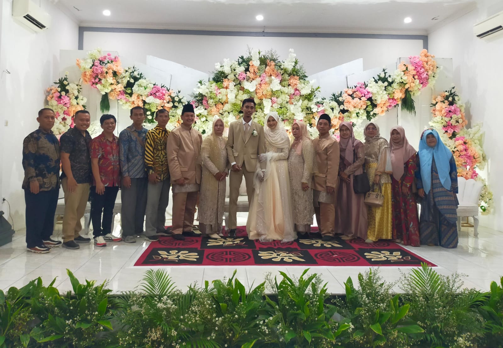 Suasana Haru dan Kebahagiaan Menyertai Acara Pernikahan Syifa & Dimas di Bekasi