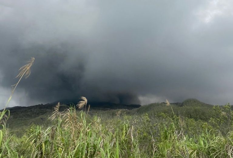 Tragedi Letusan Gunung Dukono: Dua WNA Tewas, Lima Luka, Puluhan Pendaki Dievakuasi