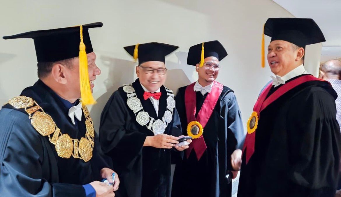 Bamsoet Apresiasi Pengukuhan Arief Hidayat Sebagai Profesor Emeritus: Gabungan Teori dan Praktik Kunci Hadapi Tantangan Hukum
