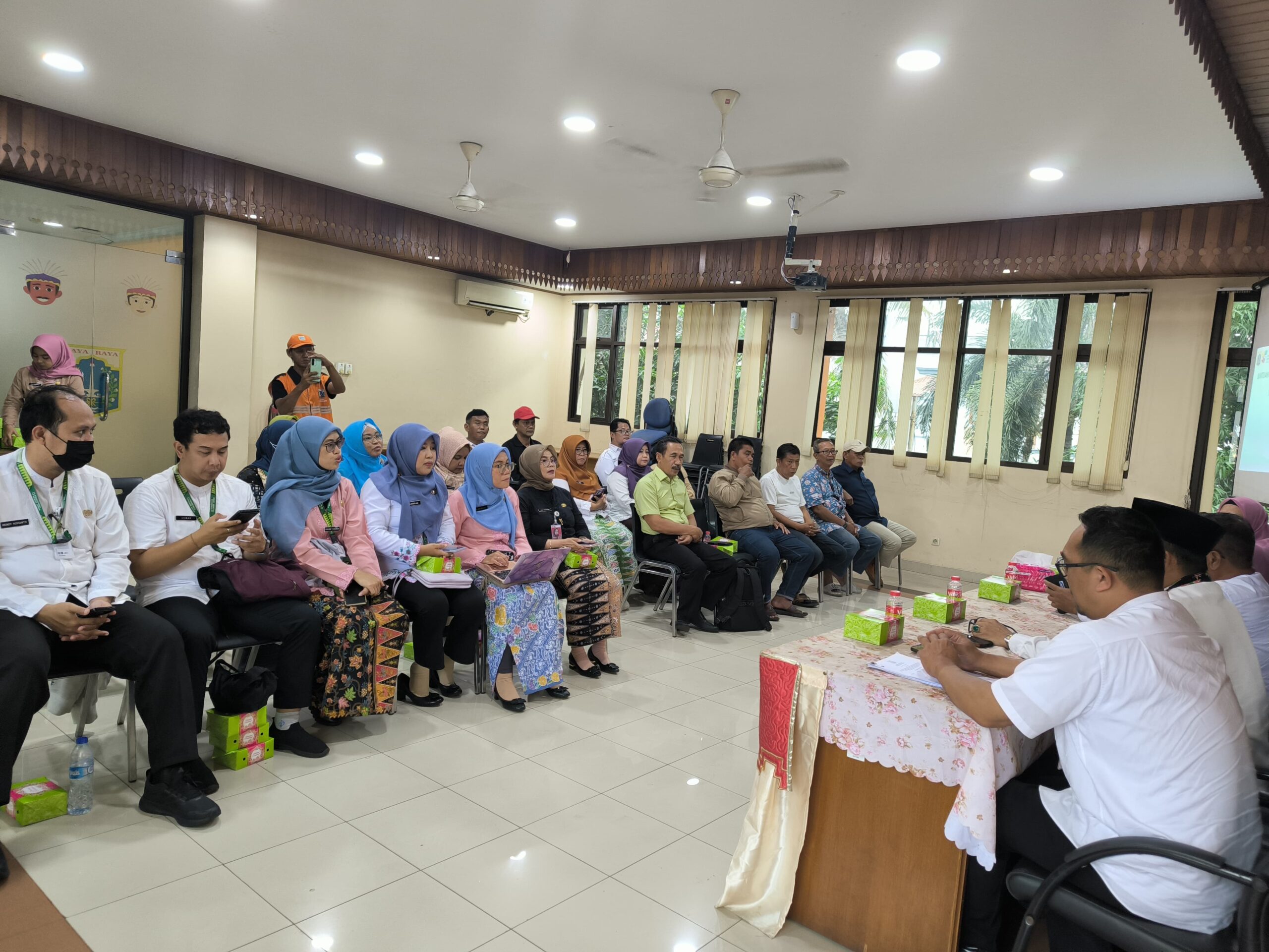 Perkuat Kualitas Lingkungan Hidup: Program TTG Sanitasi Kemenkes Digerakkan di Kedoya Utara Tekan Penyakit Berbasis Lingkungan