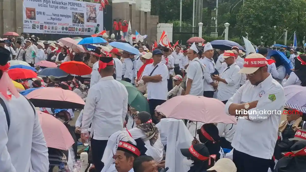Mahasiswa Gelar Aksi Unjuk Rasa di Kawasan Gambir, Ratusan Personel Kepolisian Disiagakan