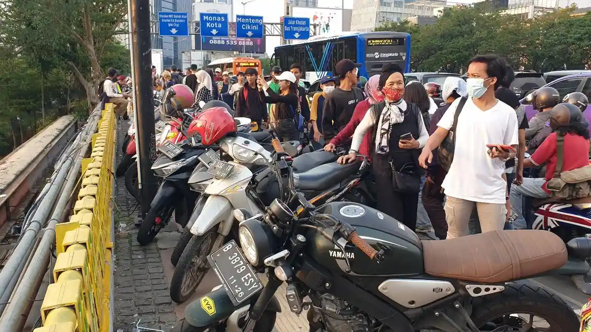 Pramono Anung Akan Libatkan Perusahaan Aplikasi Atasi Pengemudi Ojol yang Mangkal di Trotoar