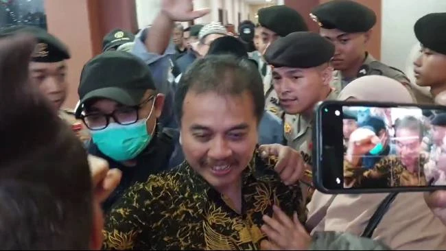 Roy Suryo dan Dokter Tifa Keluar dari RS Polri, Kembali ke Polda Metro Jaya Sebelum Dilimpahkan ke Kejaksaan