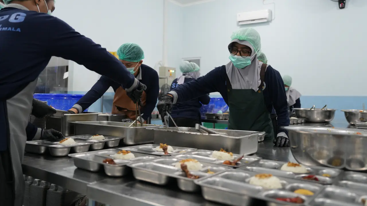 Anggaran Program Makan Bergizi Gratis Berpotensi Disesuaikan, Menkeu Sebut Menunggu Arahan Presiden Prabowo