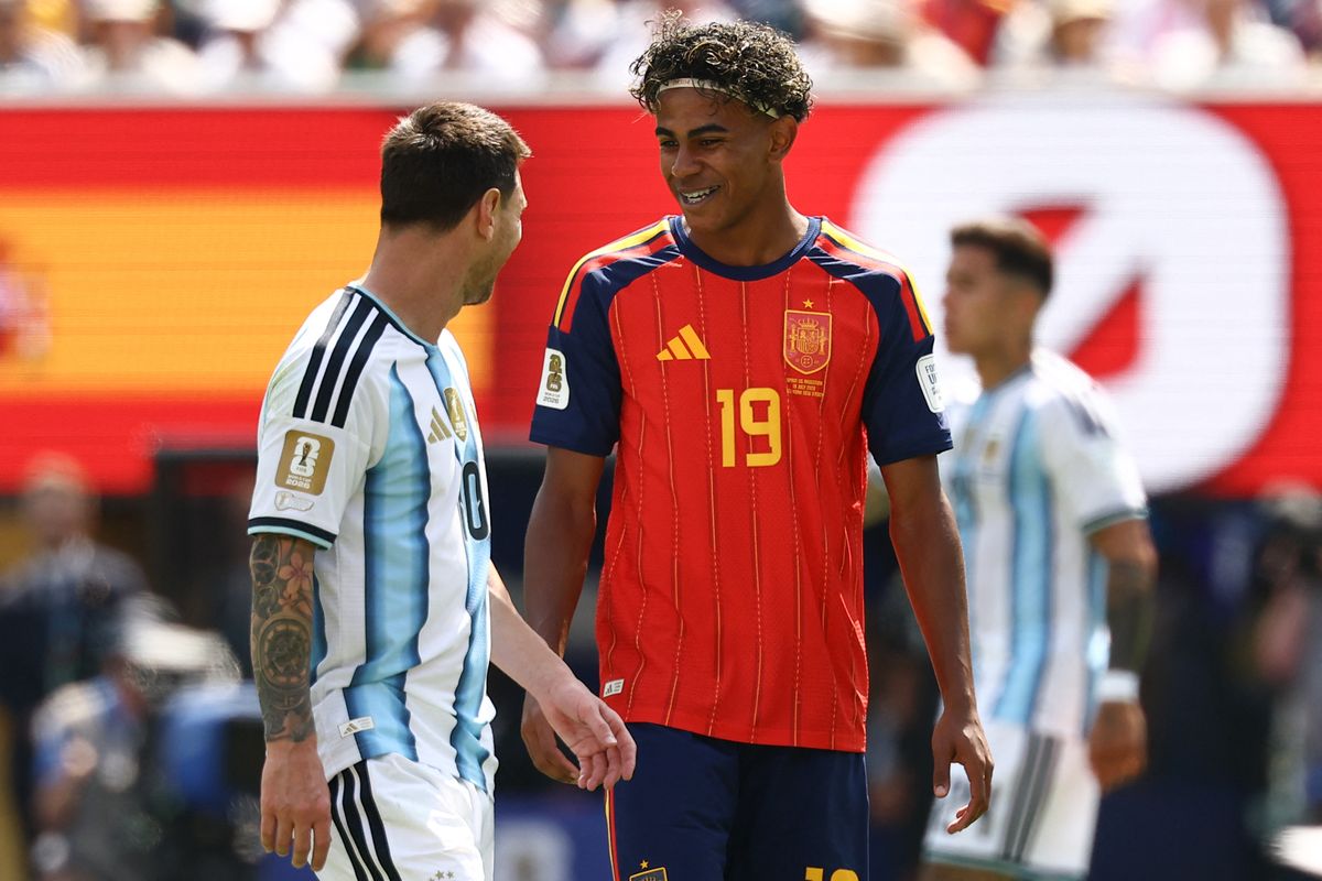 [KLARIFIKASI] Konten Satire, Messi Mau Rebut Trofi Piala Dunia 2026 dari Yamal