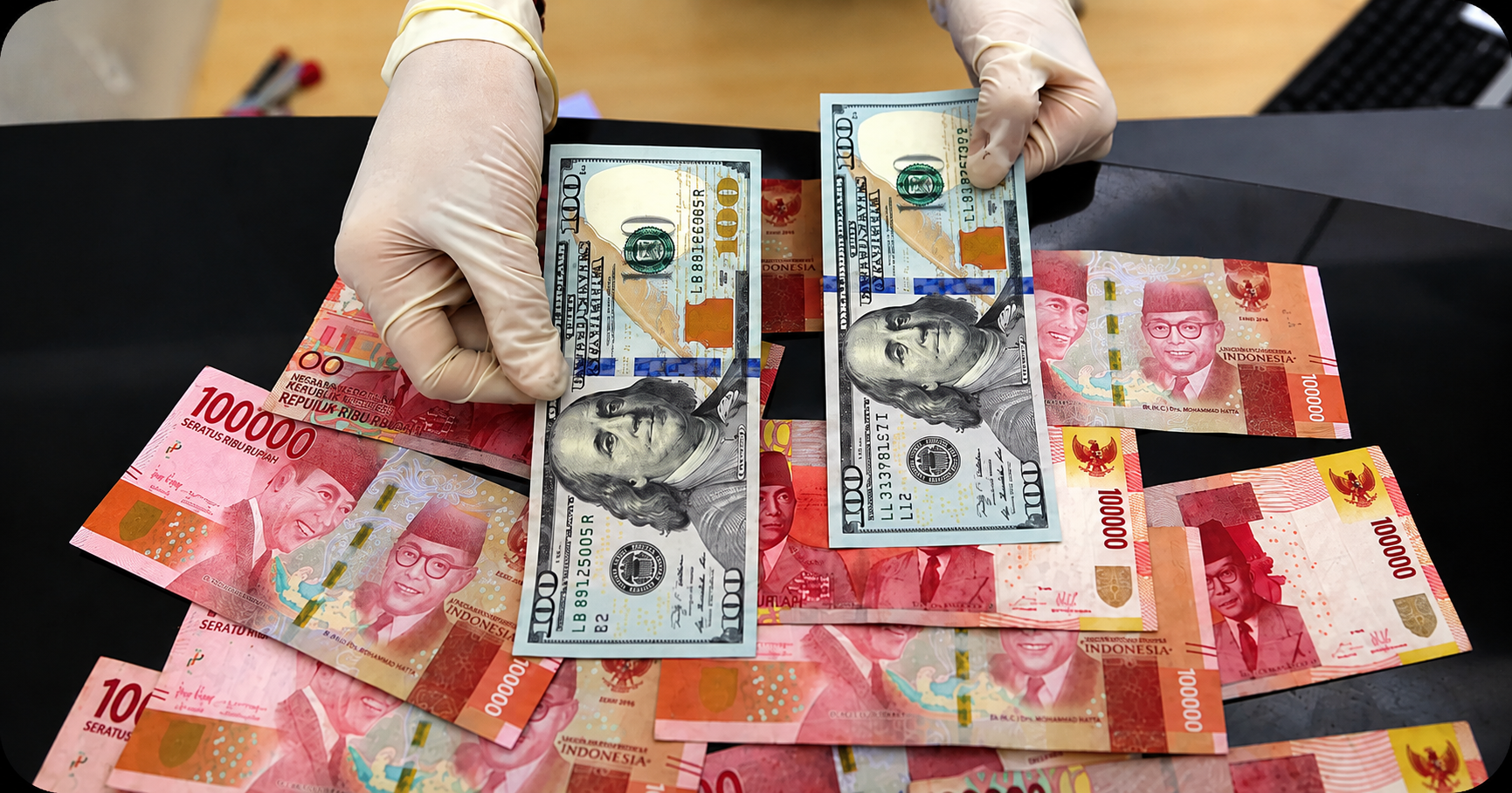 Rupiah Melemah hingga Rp18.093 per Dolar AS, Pelaku Pasar Menanti Kepastian Gubernur Bank Indonesia Baru