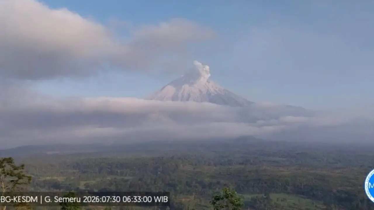 Gunung Semeru Kembali Erupsi, Masyarakat Diminta Jauhi Zona Rawan Bencana