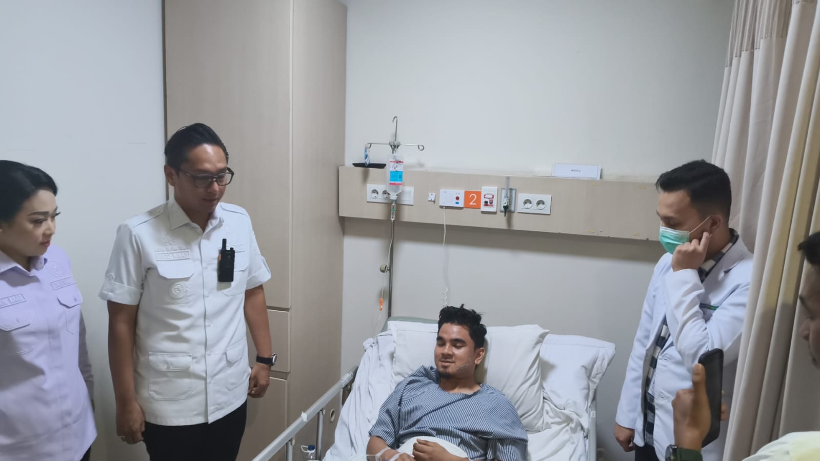 Wali Kota Medan Rico Waas Jenguk Kurir Ojek Online Korban Ledakan Grand Polonia