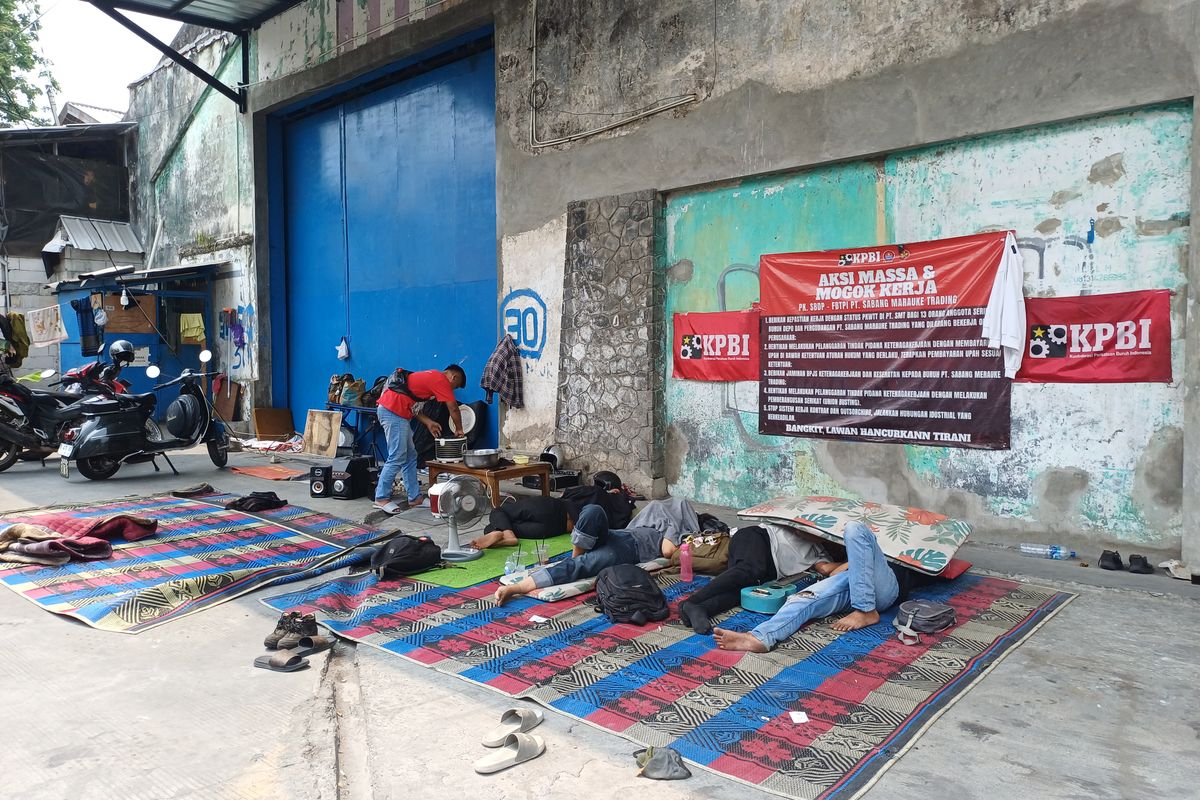 12 Buruh Mogok Kerja di Kampung Bandan, Sudinaker Jakut: 10 Orang Pekerja Outsourcing