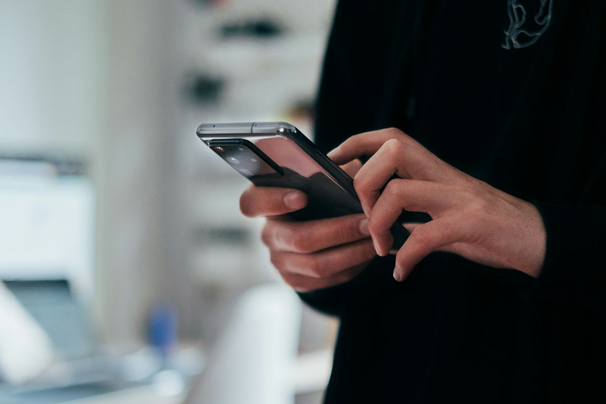Gelisah Jika Tidak Memegang HP? Kenali Nomophobia dan Gejalanya