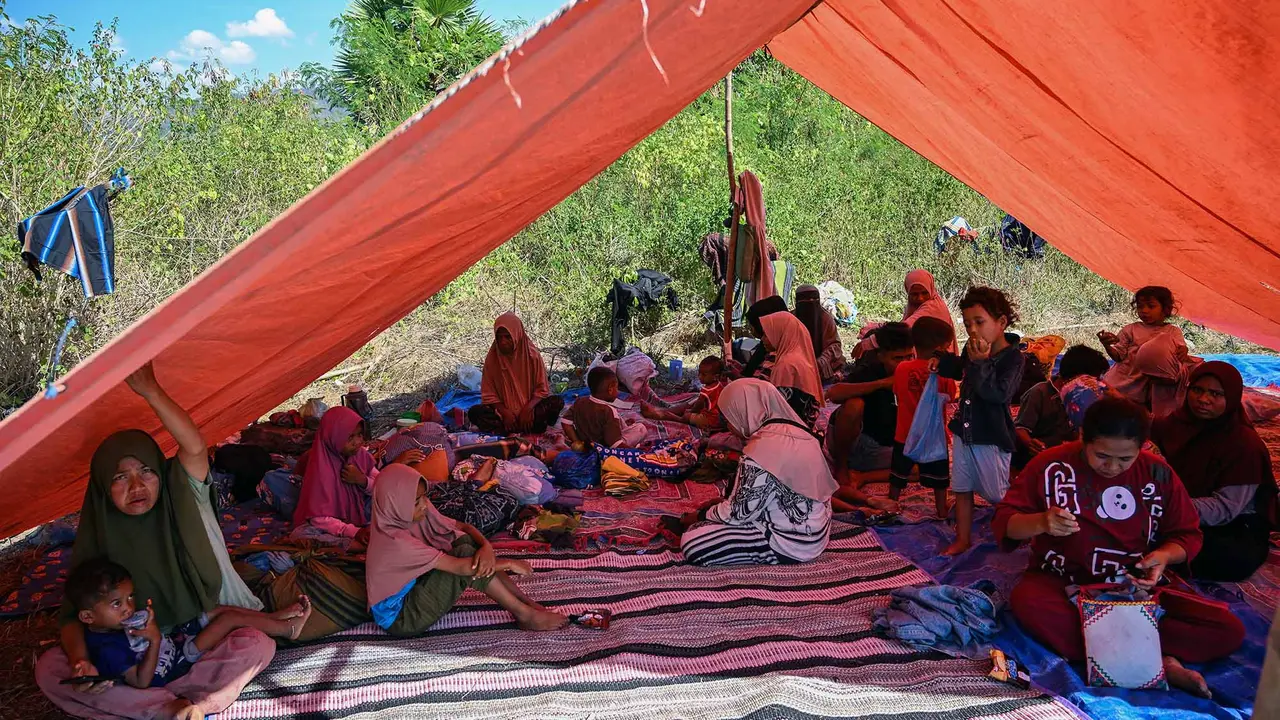 Gempa Susulan Kembali Terjadi, Warga Reo Manggarai Berhamburan Keluar Tenda