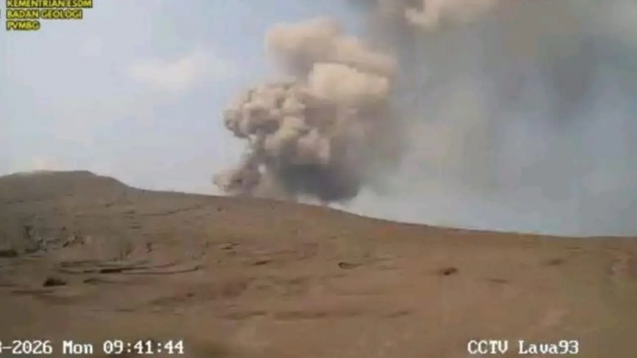 Gunung Anak Krakatau Kembali Erupsi, Kolom Abu Mencapai 250 Meter