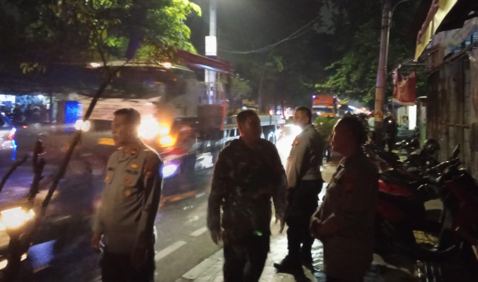 Koramil 04/Pulogadung Gelar Patroli/Siskamling Keliling Bersama Komduk Jaga Kamtibmas di Wilayah