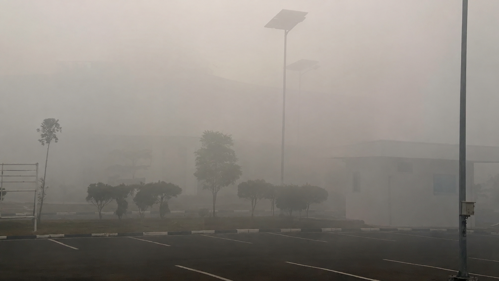 Imbas Kabut Asap, 10 Penerbangan Terdampak di Bandara Syamsudin Noor