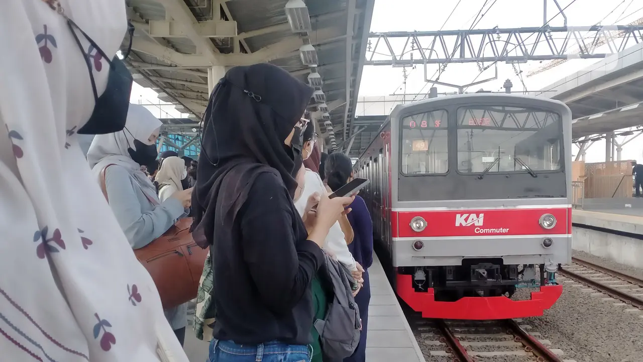 KRL Duri-Tangerang Terganggu Akibat Motor Tertemper di Rawa Buaya