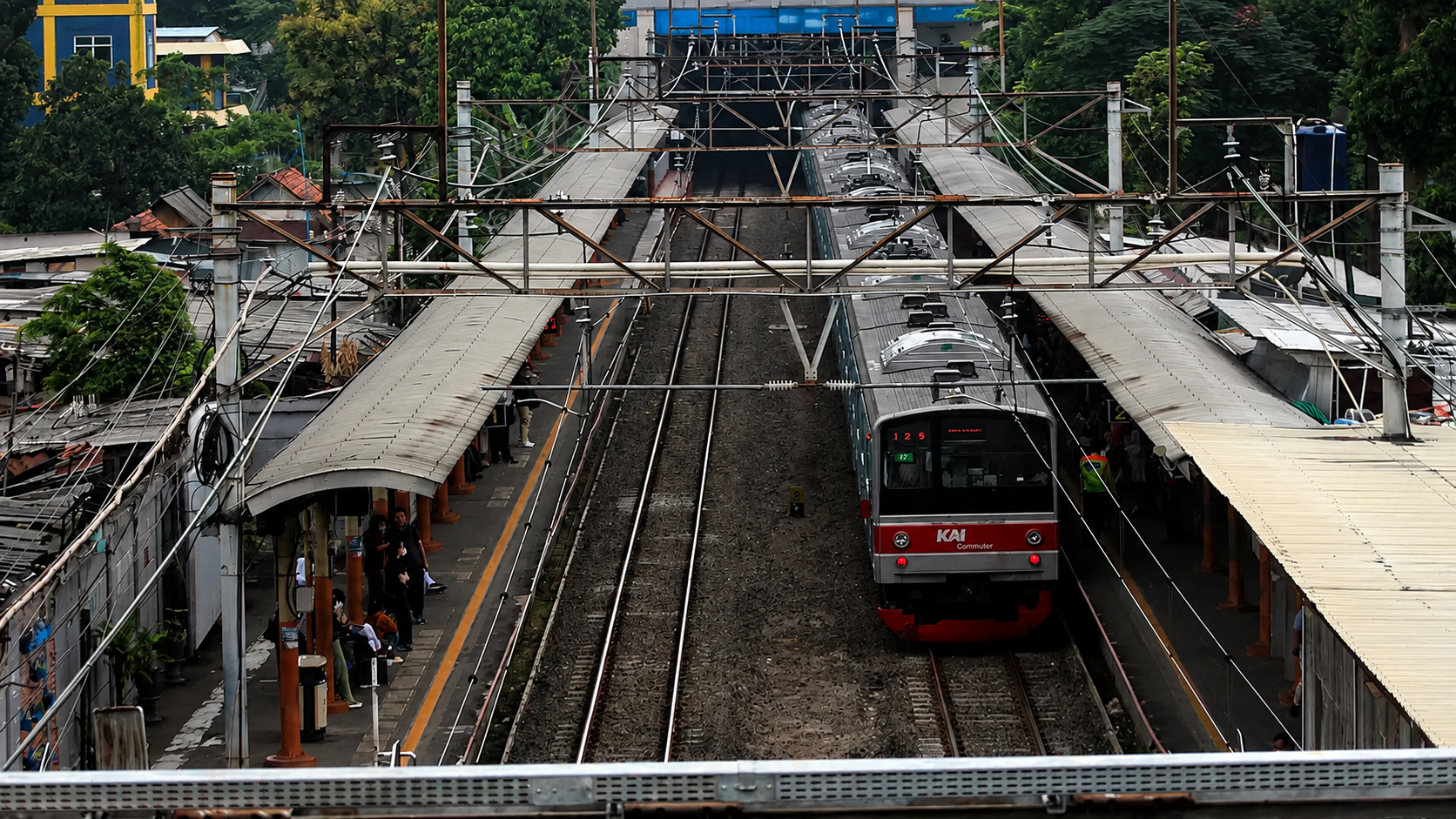 KRL Rangkasbitung Terlambat akibat Kebakaran Lahan