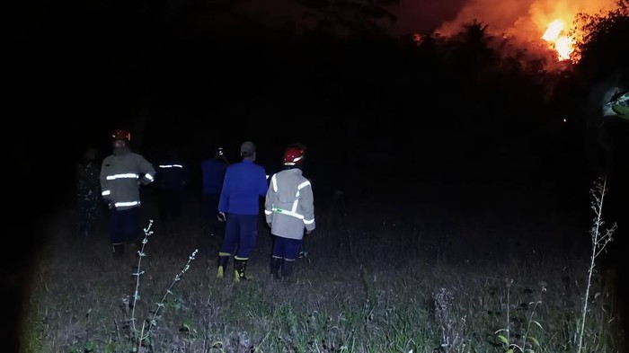 Kawasan Gunung Geulis Sukabumi Terbakar, Empat Hektare Lahan Hangus