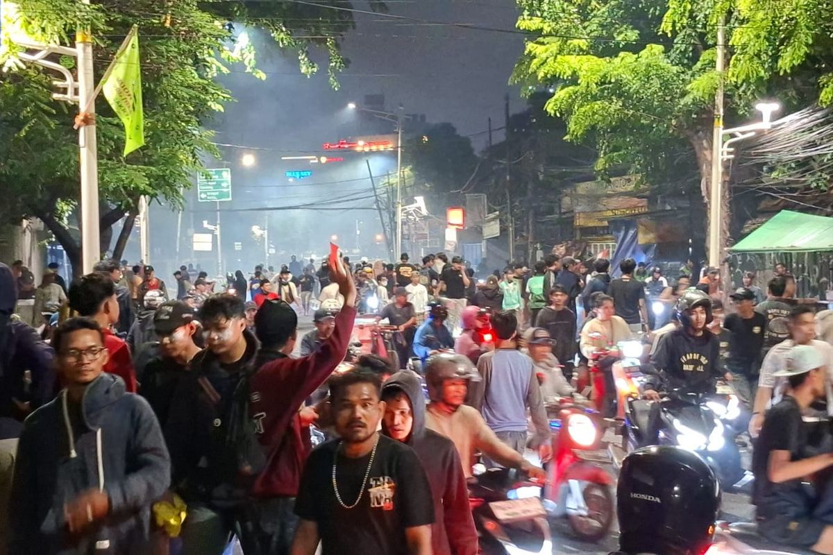 Massa dari Pati Pulang, Demo 27 Agustus Berlanjut Panas hingga Malam