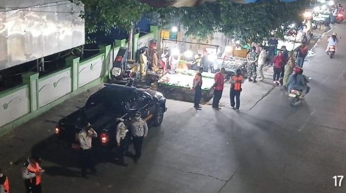 Pelajar Meninggal akibat Jalan Licin di Kramat Jati, Pedagang di Pinggir Jalan Akan Ditata