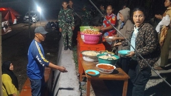 Penanganan Gempa Manggarai, Kemensos Bangun Puluhan Tenda dan Salurkan Sembako