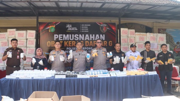 Polisi Bongkar Gudang Berisi 46 Juta Butir Obat Keras Ilegal di Jakarta Timur, Dua Pelaku Ditangkap