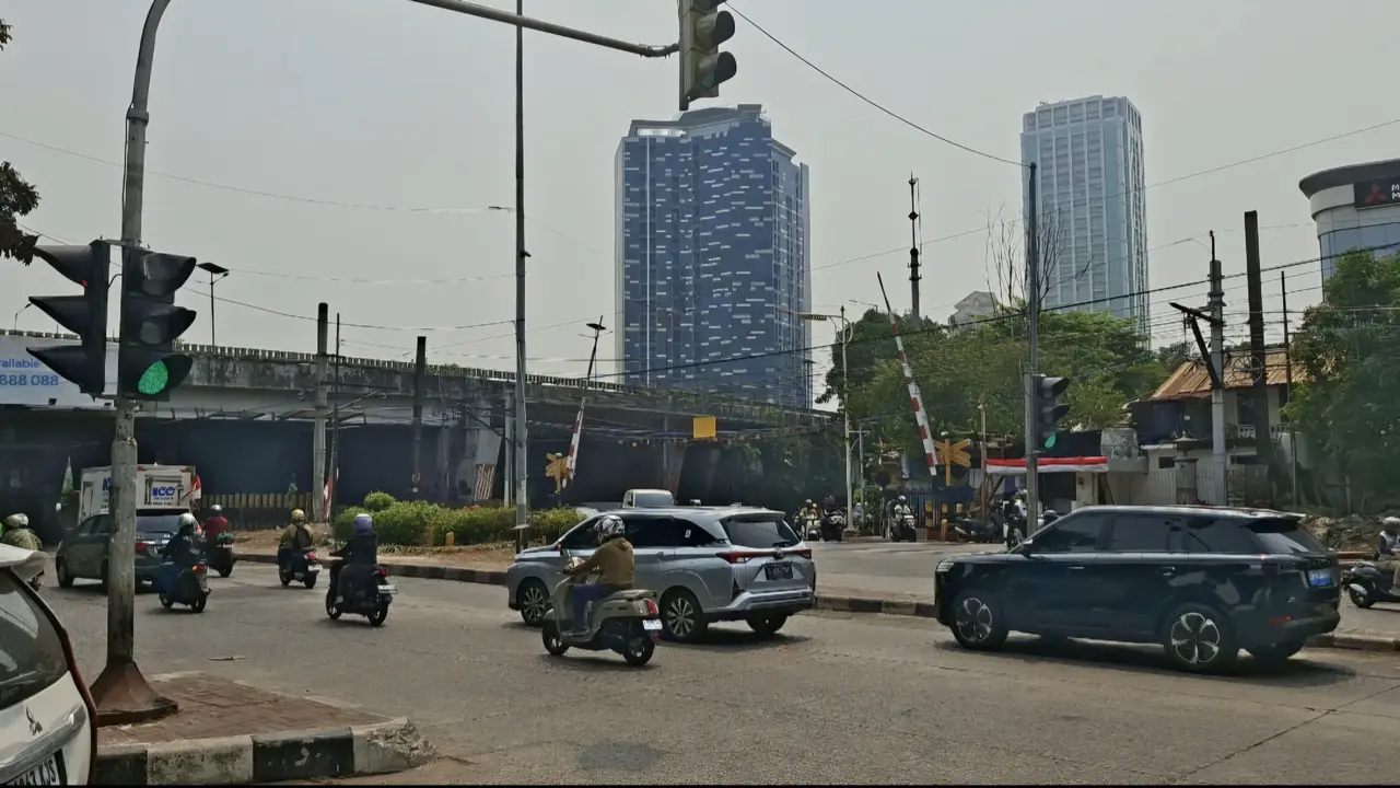 Sempat Dipenuhi Massa, Kondisi Terkini Jalan Pejompongan Mulai Kembali Normal