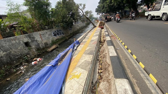 Trotoar di Sawangan Depok Ambles Meski Baru Setahun Dibangun, Pemkot Pastikan Segera Dilakukan Perbaikan