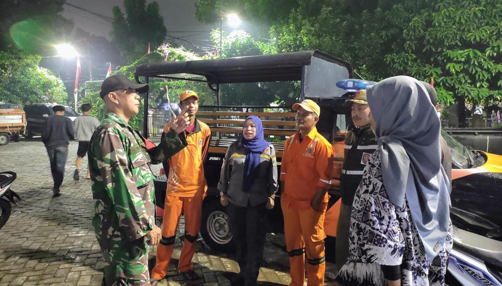 Koramil 02/Matraman Gelar Patroli dan Siskamling Keliling Bersama Komduk, Perkuat Kamtibmas Wilayah