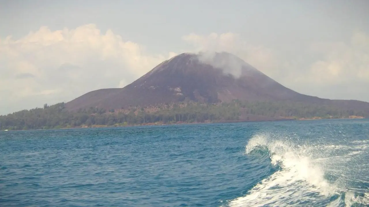 Abu Vulkanik Anak Krakatau Capai 7.000 Kaki, Warga Diminta Tetap Waspada
