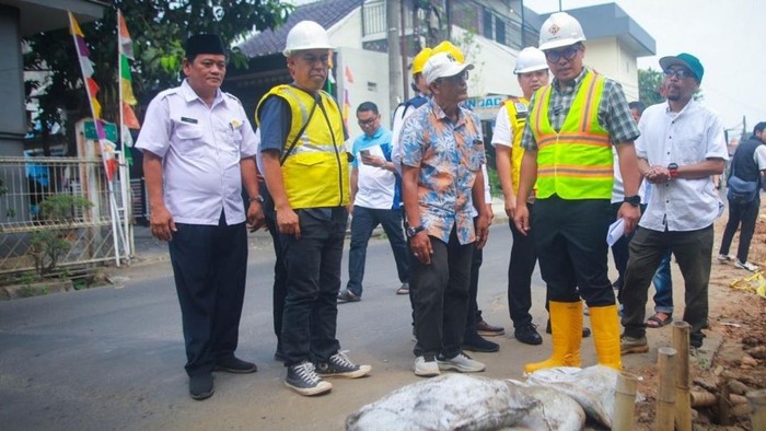 Cegah Banjir dan Longsor, Pemkot Tangsel Bangun Bronjong di Villa Pamulang