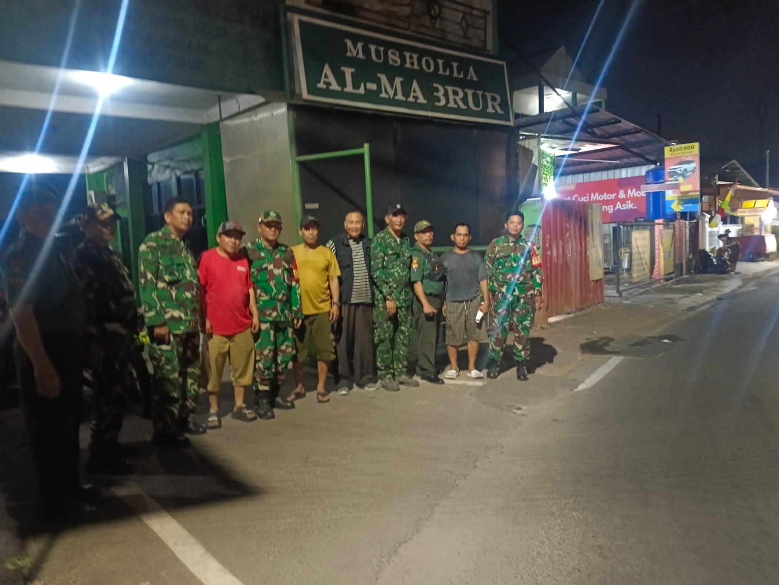 Antisipasi Tawuran, Koramil 08/Duren Sawit Bersama Komduk Intensifkan Siskamling