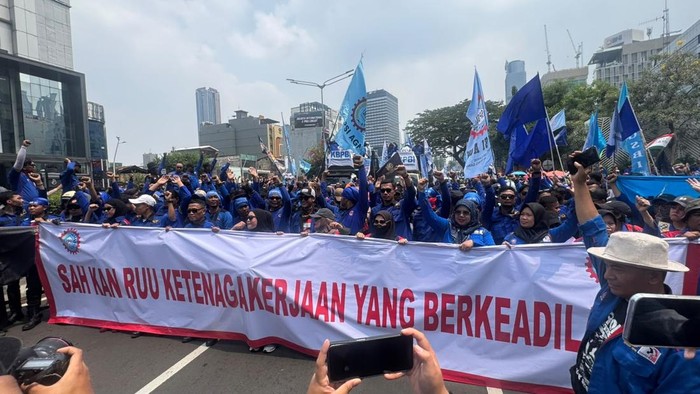 Jalan Sudirman Arah Bundaran HI Ditutup Sementara, Polisi Terapkan Rekayasa Lalu Lintas