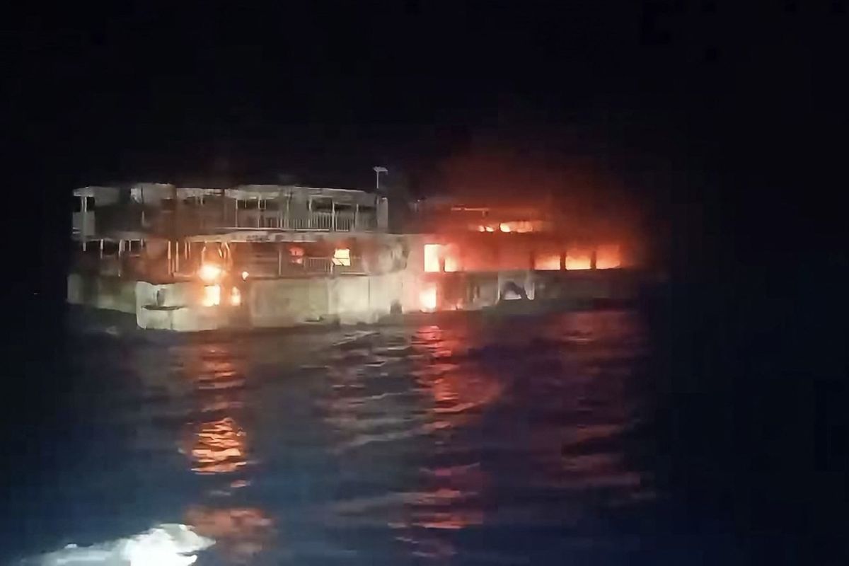 Kapal Feri Terbakar, 5 Orang Tewas, 86 Penumpang Hilang