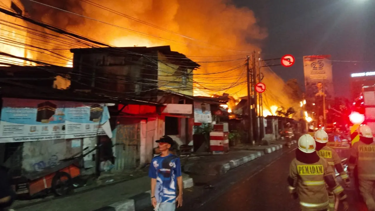 Kebakaran di Kebayoran Lama Hanguskan 18 Rumah dan 4 Tempat Usaha, 150 Jiwa Kehilangan Tempat Tinggal