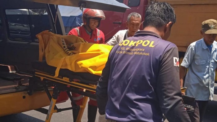 Kecelakaan Maut di Pasuruan, Satu Keluarga Tewas Setelah Motor Terlibat Tabrakan dengan Truk