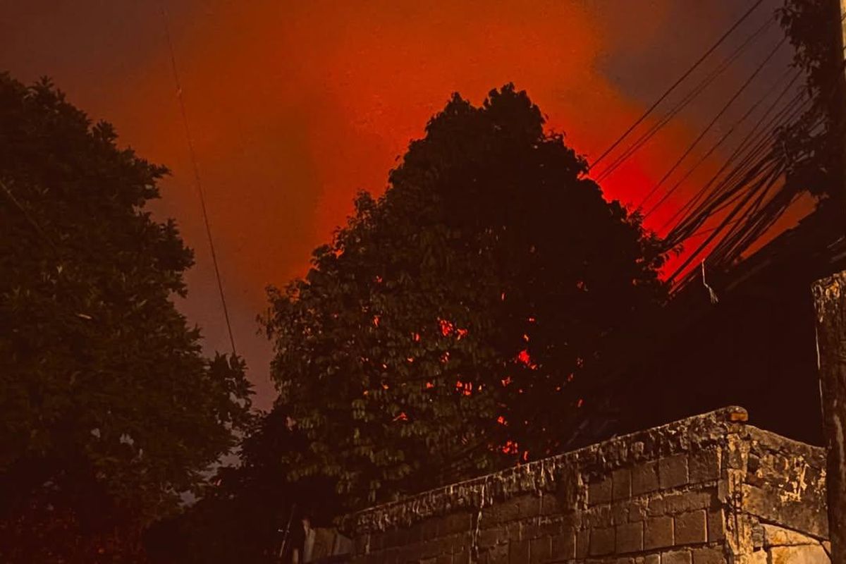 Lahan Kosong 5.000 Meter di Ciputat Terbakar hingga 27 Jam, Diduga karena Bakar Sampah atau Rokok