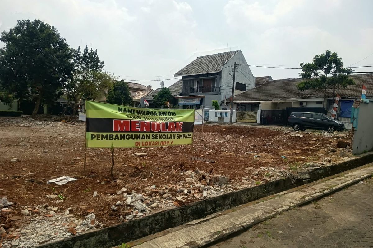 Lebar Jalan Cuma 4 Meter, Pembangunan SMPN 25 Tangsel Ditolak Warga karena Khawatir Macet
