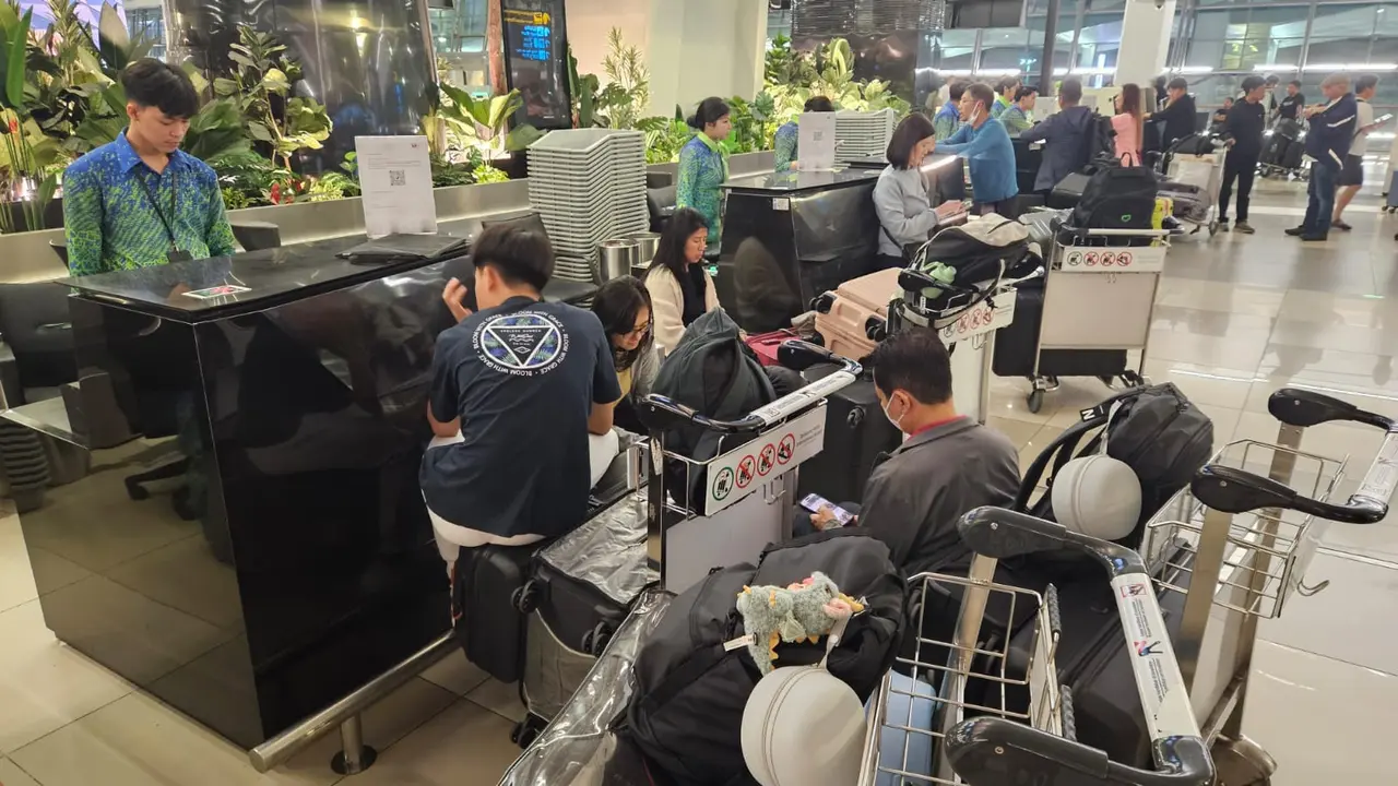 Penerbangan Masih Ditutup, Penumpang Pilih Bertahan di Bandara Soekarno-Hatta