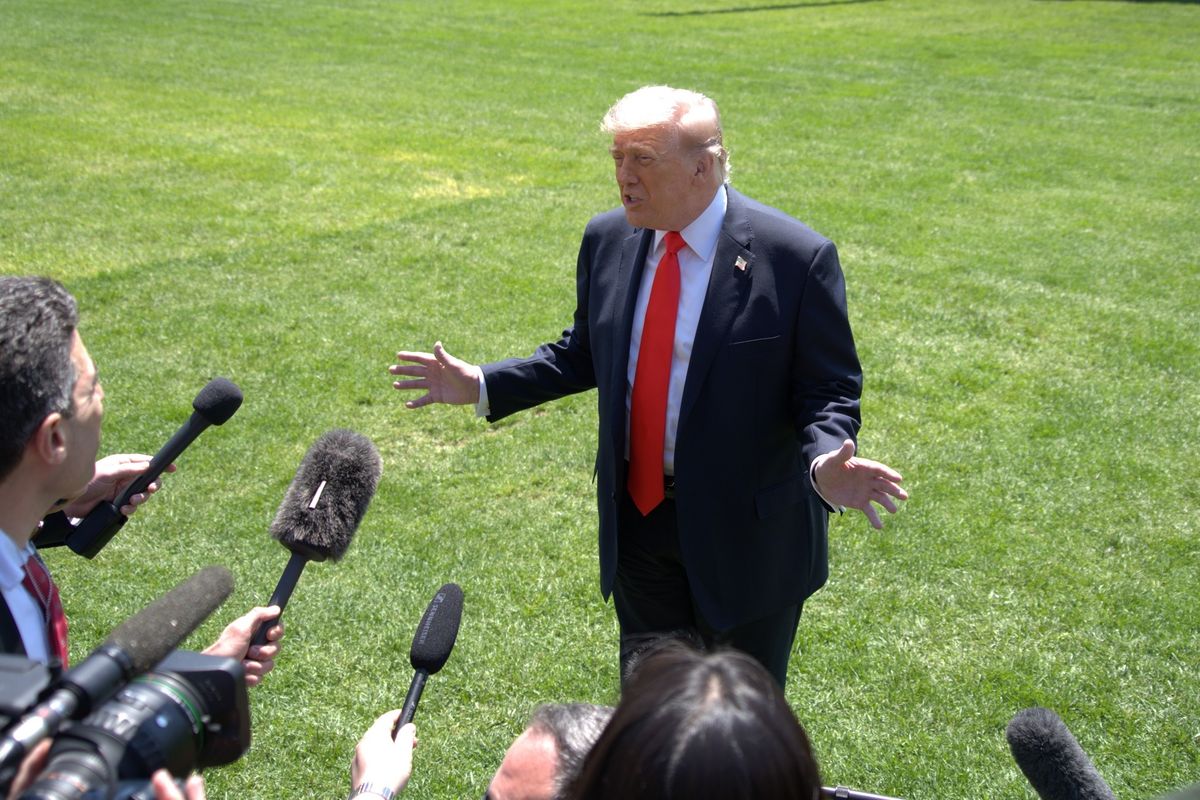 Trump Klaim Selat Hormuz di Bawah Kendali AS, Usul Ganti Nama Jadi “Selat Trump”