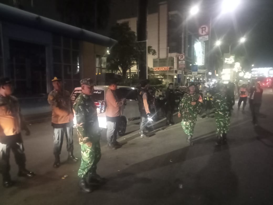 Babinsa Koramil 01 dan 03 Intensifkan Patroli Malam, Jaga Kondusivitas Wilayah