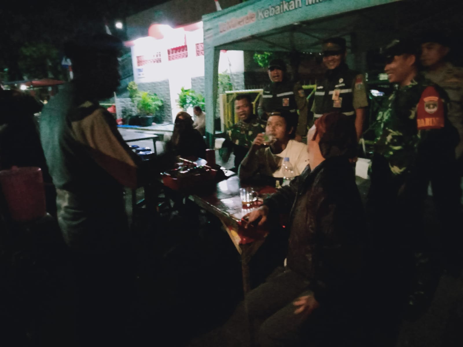Sinergi TNI-Polri dan Warga, Koramil 03/Ps.Rebo-Ciracas Gelar Patroli/Siskamling Jaga Kamtibmas