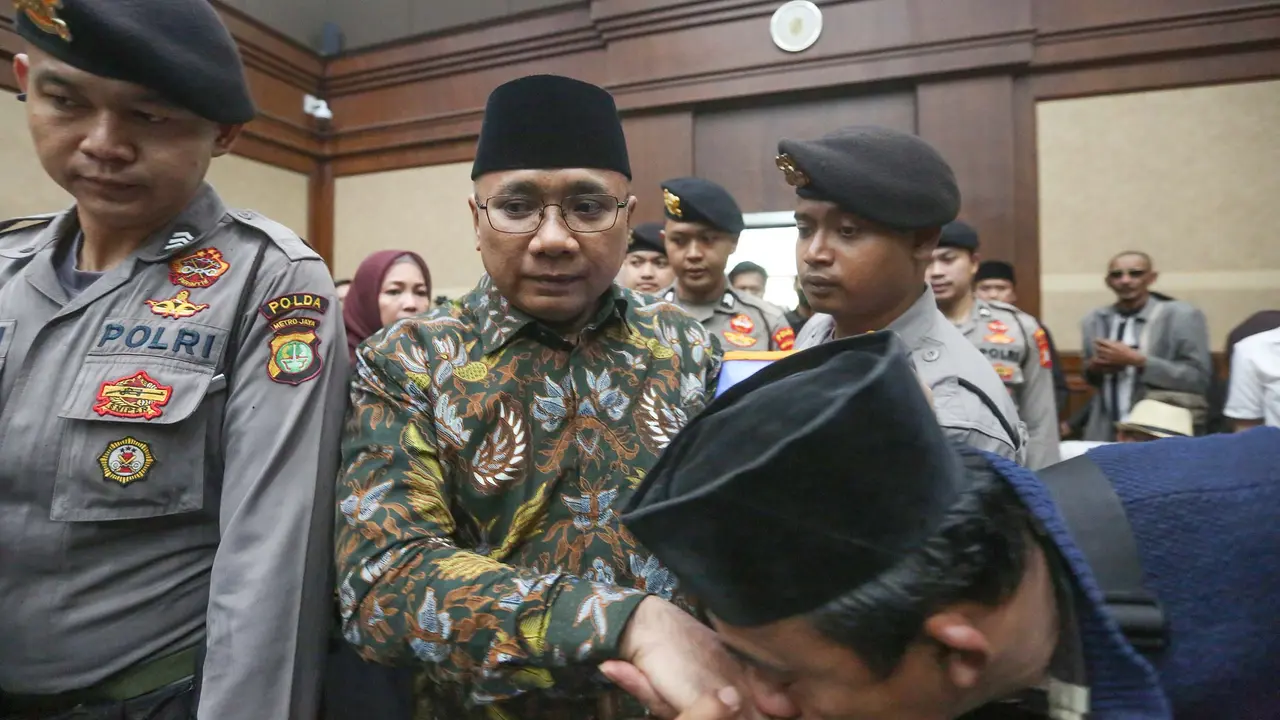 Yaqut dan Gus Alex Bantah Tuduhan Penempatan Orang di Subdit Haji Khusus