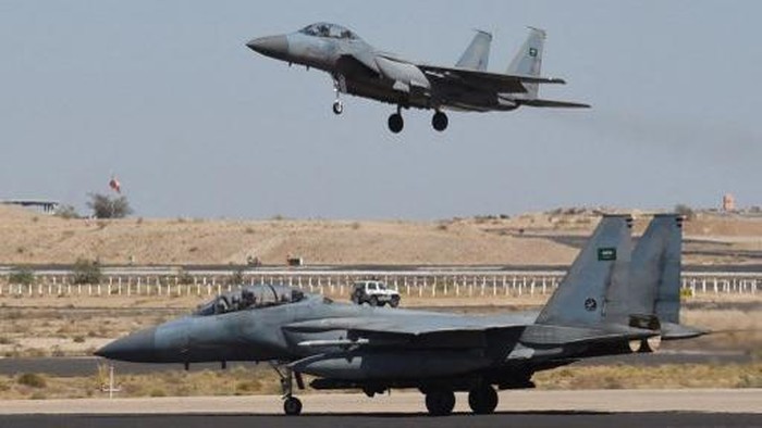Arab Saudi Gempur Basis Rudal Houthi Usai Bandara Riyadh Diserang