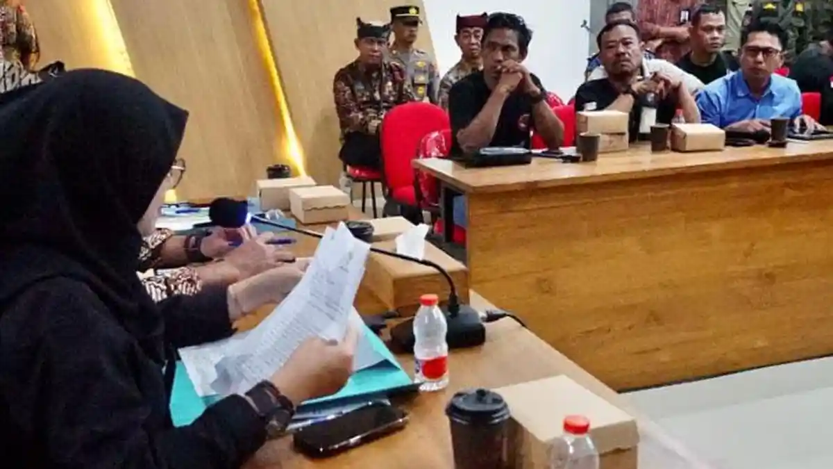 Penerapan Time Table hingga Kompensasi Keterlambatan Diusulkan untuk Atasi Kemacetan Pelabuhan Ketapang
