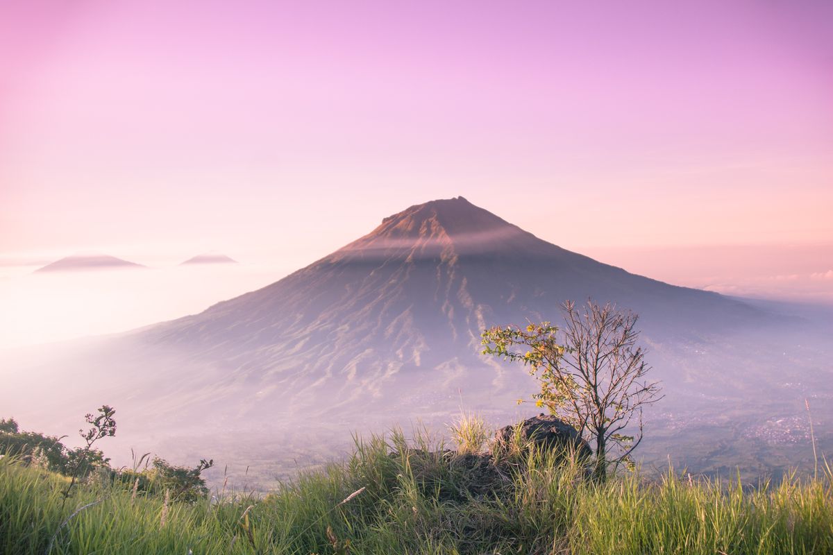 Gunung Sumbing Terbakar, Jalur Pendakian Gajahmungkur Ditutup Sementara