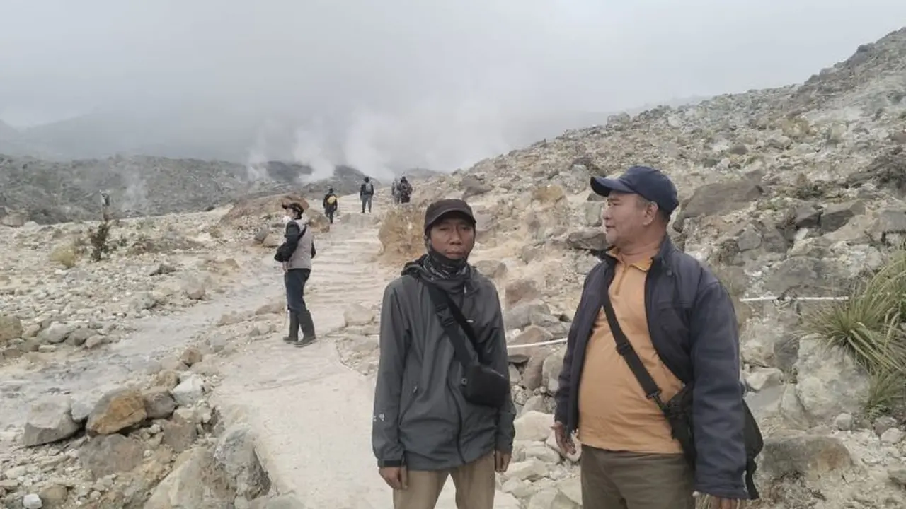 Jalur Pendakian Gunung Papandayan Kembali Dibuka, Wisatawan Diimbau Tetap Waspada