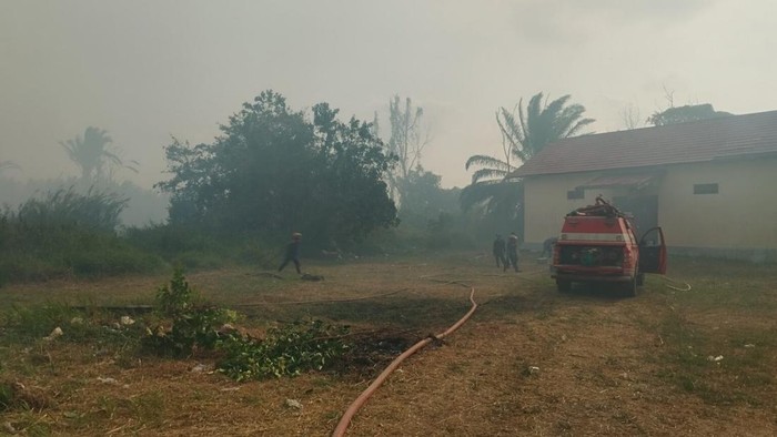 Karhutla Meluas, Dinding dan Plafon Gedung Disnaker Seruyan di Kalimantan Tengah Terdampak